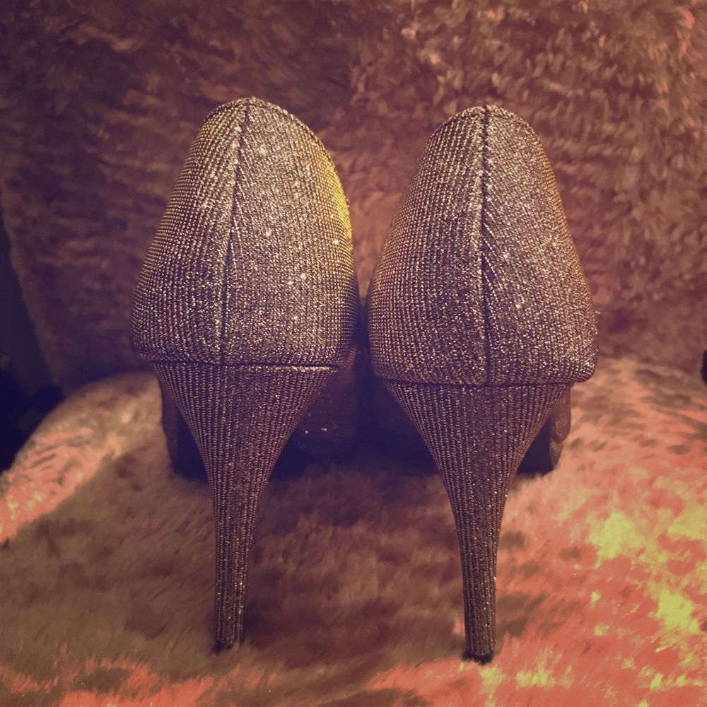 Sparkly Cinderella heels, size 7, 4” heel